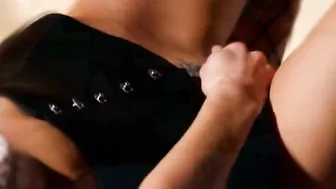 Jenni Lee Grinds On A Bed!